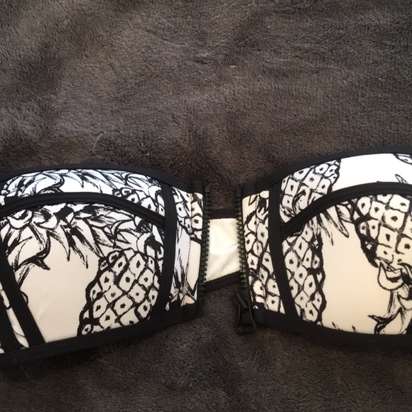 Swimsuit top - Picture 4 of 7